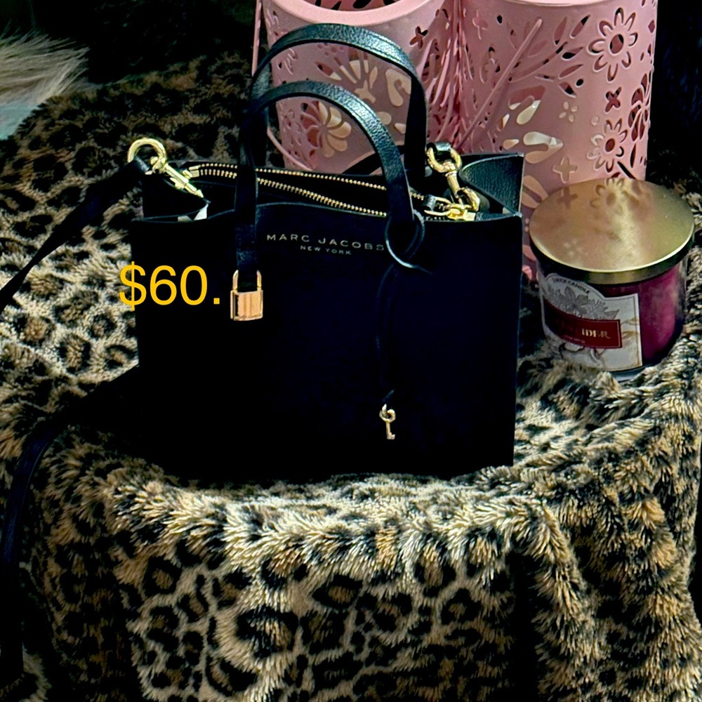 It’s a black Crossbody very cute